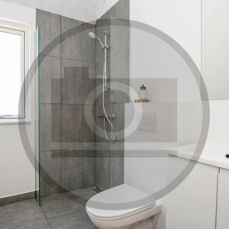 4 Bedroom Amazing In Glesborg