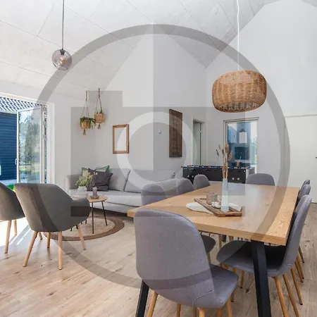 Holiday home 4 Bedroom Amazing In Glesborg